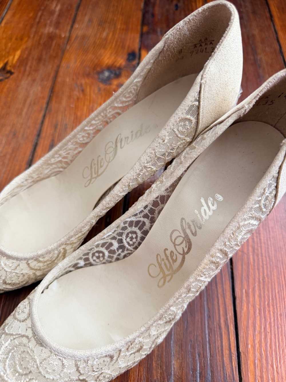 Vintage 90s Life Stride leather & white lace formal heels - Picture 3 of 12